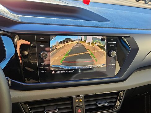 Used 2022 Volkswagen Taos SE image 14