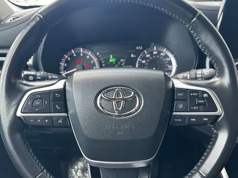 Certified 2024 Toyota Highlander LE FWD image 30