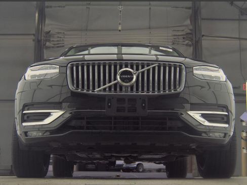 Used 2023 Volvo XC90 B6 Ultimate w/ Protection Package Premier image 11