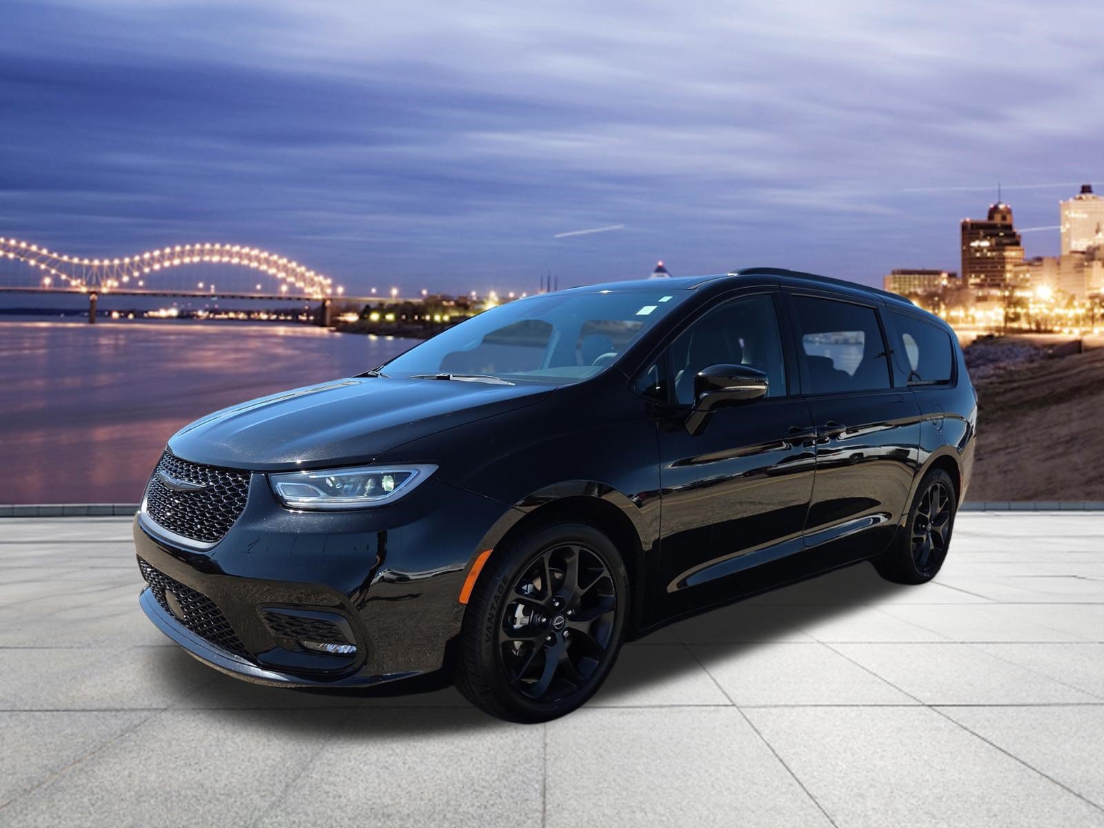 Used 2026 Chrysler Pacifica Limited w/ S Appearance Package FWD image 1