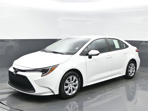 Used 2022 Toyota Corolla LE image 1