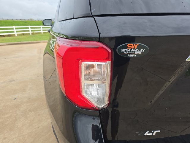 Used 2021 Ford Explorer XLT w/ Equipment Group 202A AWD/4WD image 35