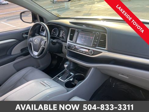 Used 2017 Toyota Highlander XLE image 15