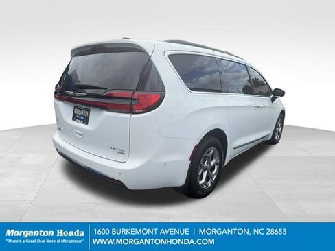 Used 2023 Chrysler Pacifica Limited w/ Uconnect Theater Family Group AWD/4WD image 7