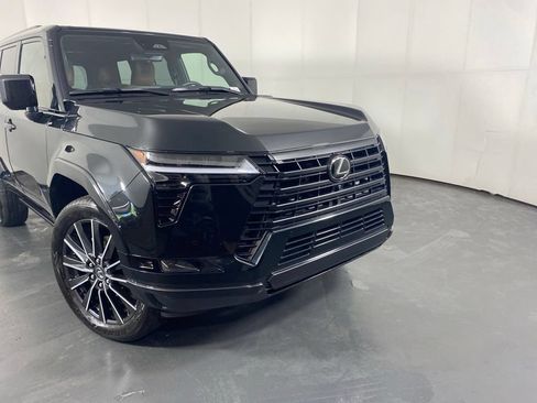 Used 2026 Lexus GX 550 w/ Accessory Package (2T) AWD/4WD image 2