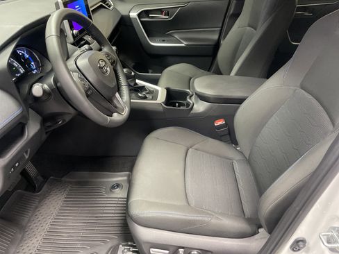 Used 2025 Toyota RAV4 SE image 16