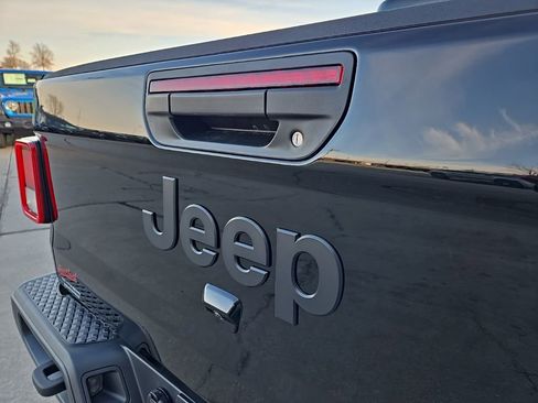 New 2026 Jeep Gladiator Sahara image 23