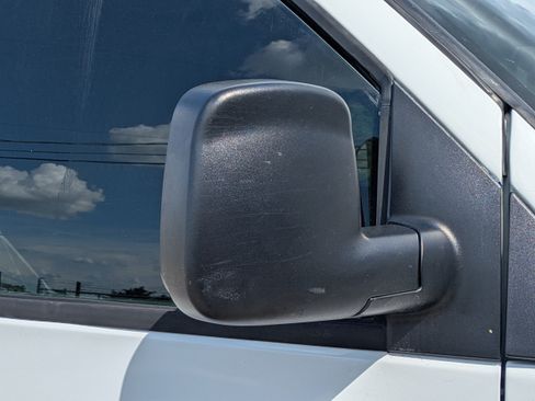 Used 2016 Chevrolet Express 2500 RWD image 12