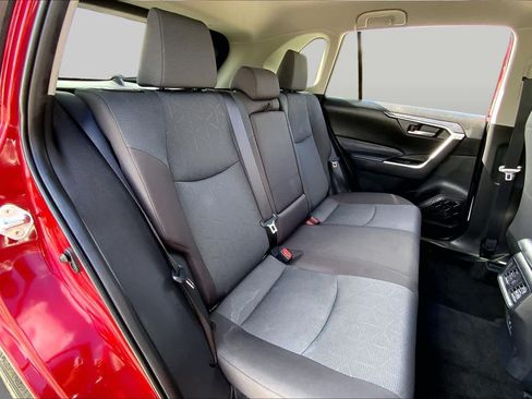 Used 2025 Toyota RAV4 XLE AWD/4WD image 19