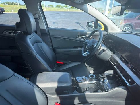 Used 2023 Kia Sportage EX AWD/4WD image 6