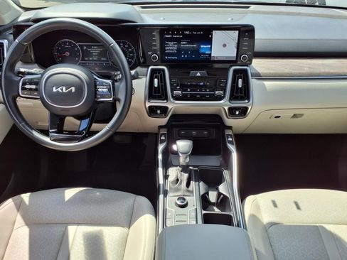 Certified 2022 Kia Sorento S w/ Panoramic Sunroof Package image 11
