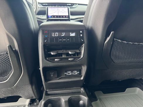 Used 2023 Jeep Grand Cherokee L Limited AWD/4WD image 19