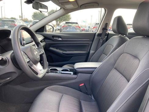 Used 2024 Nissan Altima 2.5 SV image 10