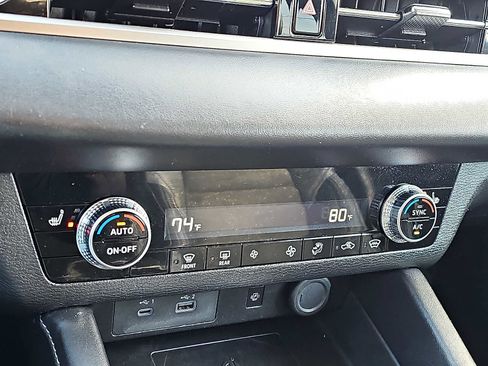 Used 2024 Mitsubishi Outlander SE image 17