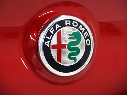 Used 2018 Alfa Romeo Giulia Quadrifoglio w/ Driver Assist Dynamic Package image 14