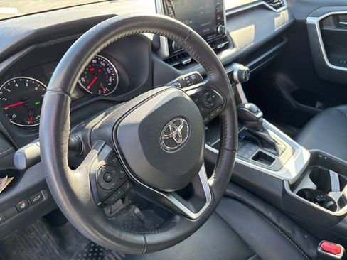 Used 2021 Toyota RAV4 XLE Premium image 6