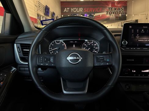 Used 2026 Nissan Rogue SV FWD image 34