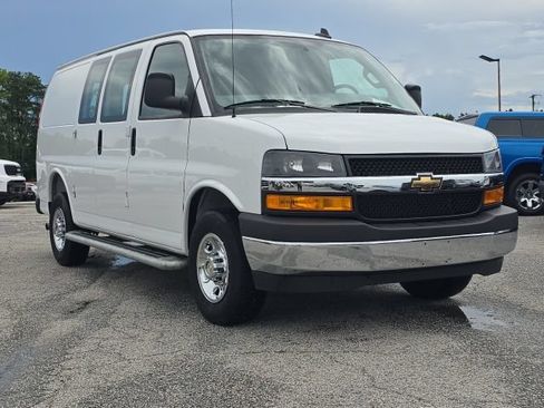 Used 2025 Chevrolet Express 2500 w/ Driver Convenience Package RWD image 7