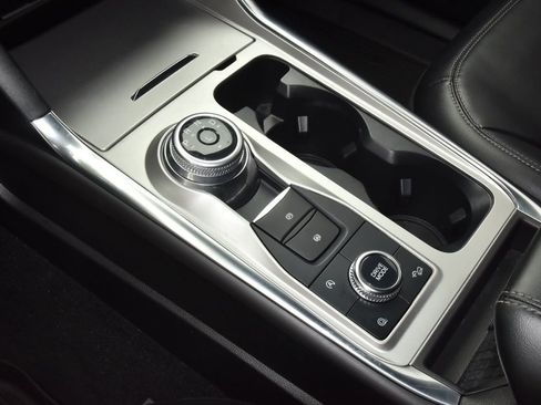 Used 2024 Ford Explorer Limited w/ Limited Technology Package image 32