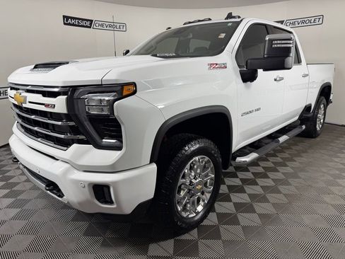 Used 2025 Chevrolet Silverado 2500 LT w/ Z71 Chrome Sport Edition AWD/4WD image 2