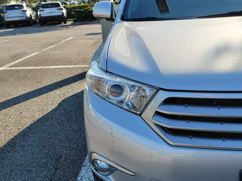 Used 2012 Toyota Highlander Limited w/ Tow Pkg AWD/4WD image 6