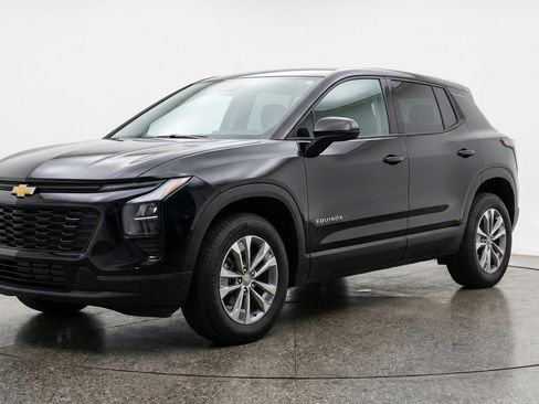 Used 2025 Chevrolet Equinox LT image 3