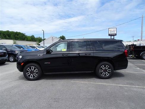Used 2023 GMC Yukon XL AT4 image 2