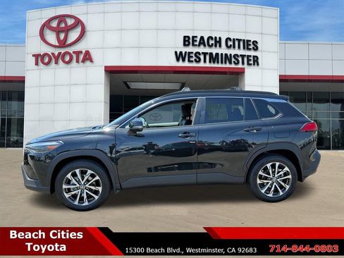 Certified 2023 Toyota Corolla Cross XLE w/ Convenience Package FWD image 7