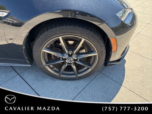 Used 2018 MAZDA MX-5 Miata Club RWD image 18