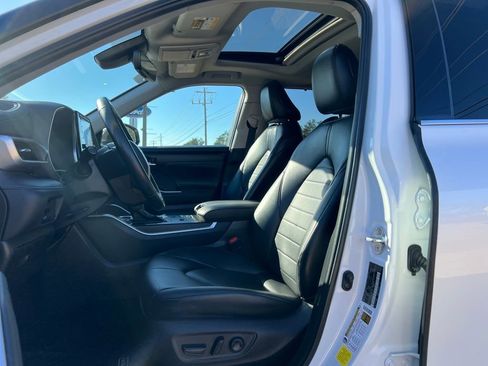 Used 2022 Toyota Highlander XLE image 10