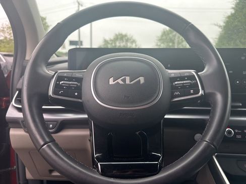 Used 2025 Kia Carnival FWD image 7