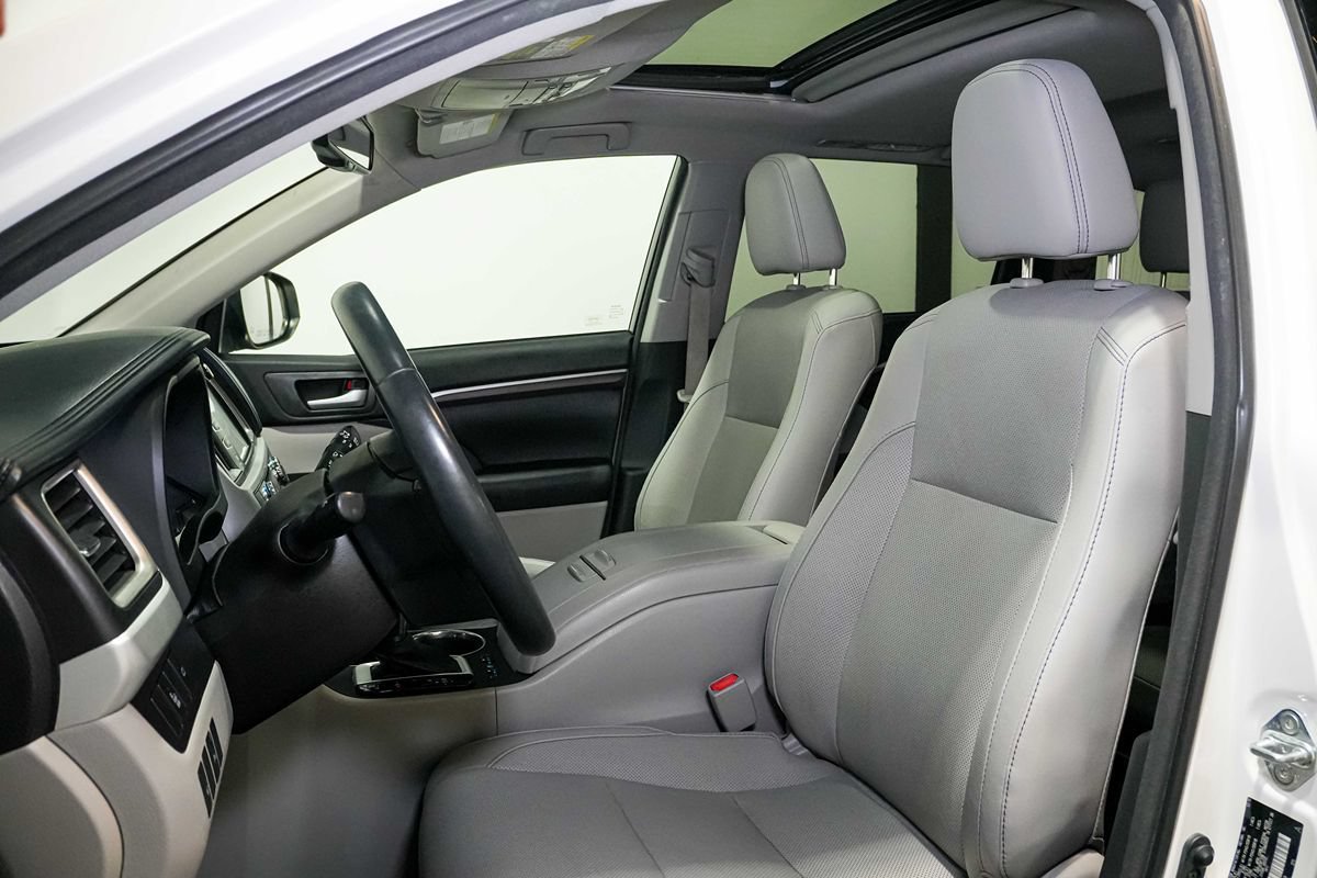 Used 2016 Toyota Highlander Limited FWD image 13