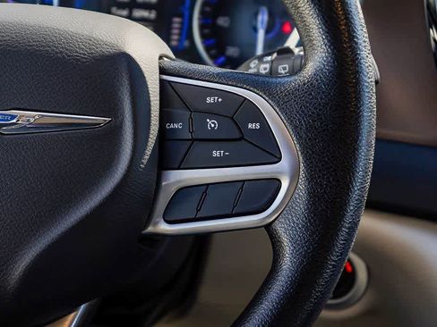 Used 2020 Chrysler Voyager Lxi image 17