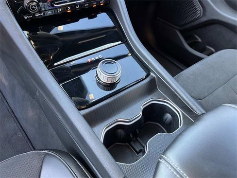 Used 2024 Jeep Grand Cherokee Altitude image 32