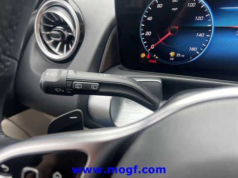Used 2023 Mercedes-Benz GLB 250 image 13