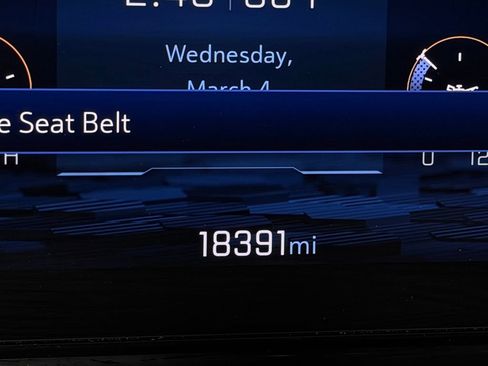 Used 2025 Chevrolet Suburban Z71 image 15