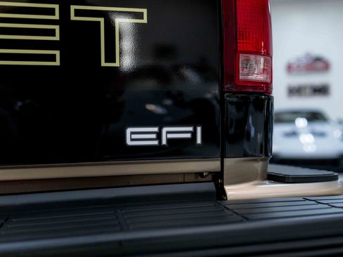 Used 1988 Chevrolet Silverado 1500 4x4 Regular Cab image 24