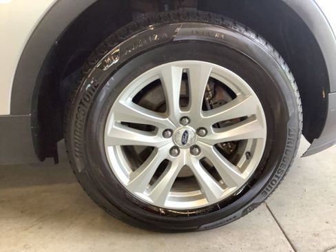 Used 2019 Ford Explorer XLT w/ Equipment Group 202A AWD/4WD image 25