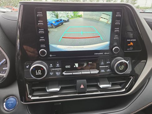 Used 2022 Toyota Highlander Bronze Edition AWD/4WD image 24