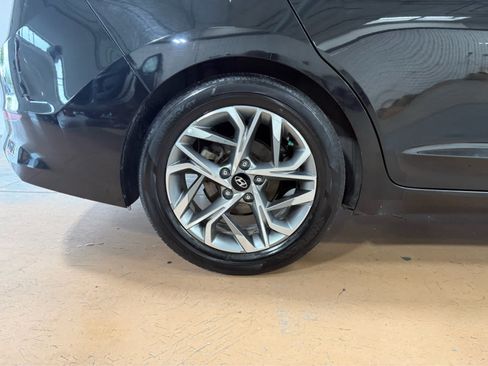 Used 2018 Hyundai Elantra SEL FWD image 9