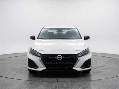 Used 2025 Nissan Altima 2.5 SV image 2