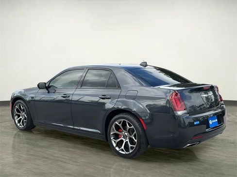 Used 2018 Chrysler 300 Touring w/ Sport Appearance Package image 4