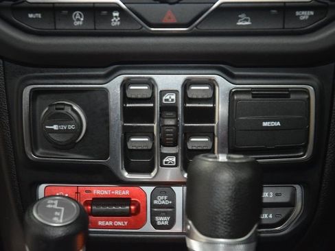 Used 2024 Jeep Wrangler Unlimited Rubicon image 35