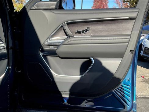 New 2025 Land Rover Range Rover Long Wheelbase SE image 30
