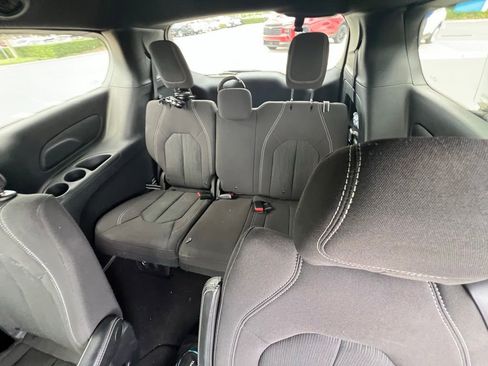 Used 2019 Chrysler Pacifica Touring Plus w/ S Appearance Package FWD image 19