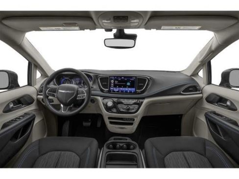 Used 2023 Chrysler Pacifica Touring-L FWD image 8