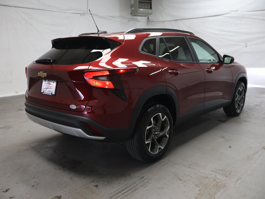 Used 2024 Chevrolet Trax LT w/ LT Convenience Package FWD image 4