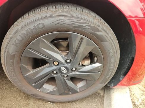 Used 2023 Hyundai Elantra SEL FWD image 2