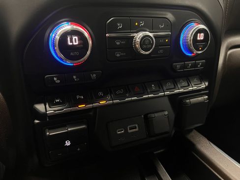 Used 2020 GMC Sierra 1500 Denali w/ Denali Ultimate Package AWD/4WD image 8