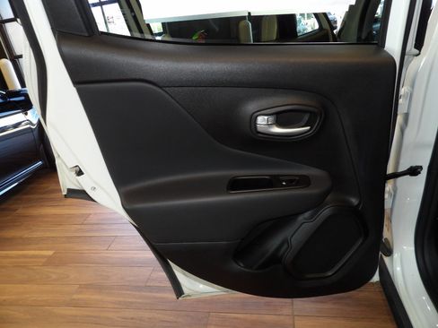 Used 2023 Jeep Renegade Trailhawk AWD/4WD image 20